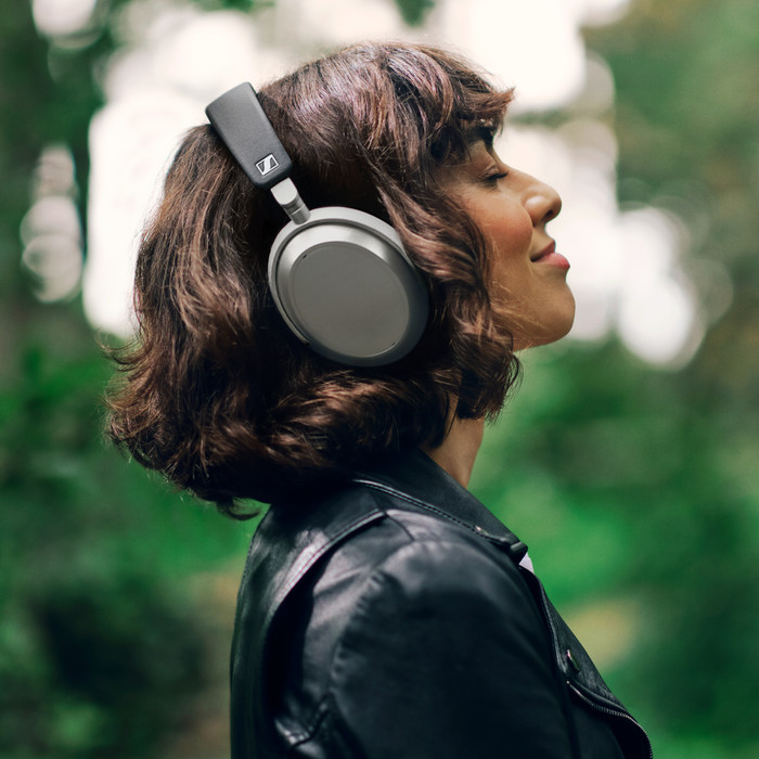 Sennheiser HDB 630 Lunar Silver produkt in gebrauch