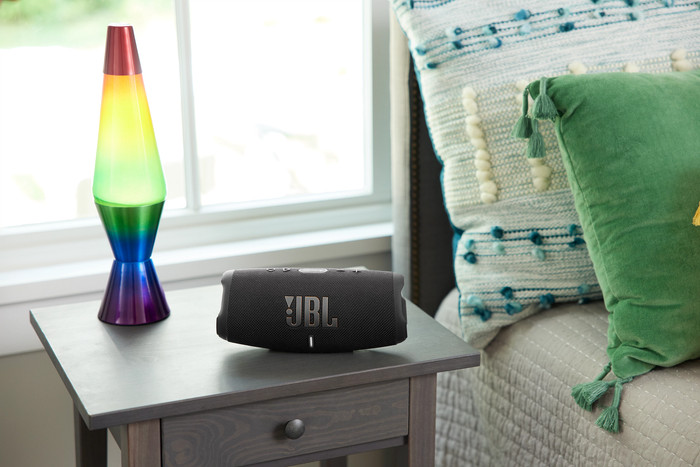 JBL Charge 5 Wi-Fi produkt in gebrauch