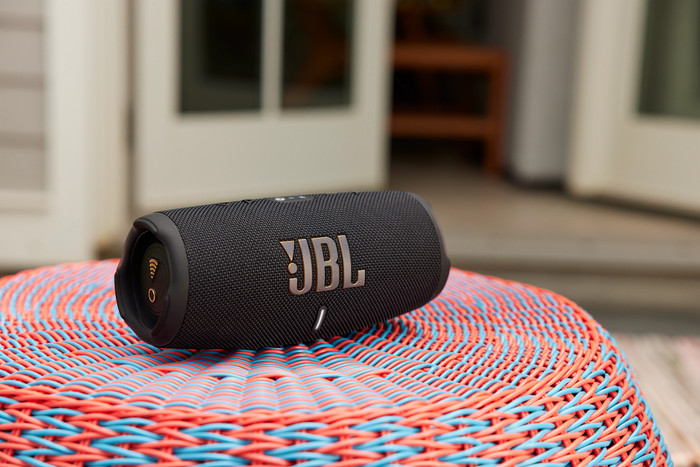JBL Charge 5 Wi-Fi produkt in gebrauch
