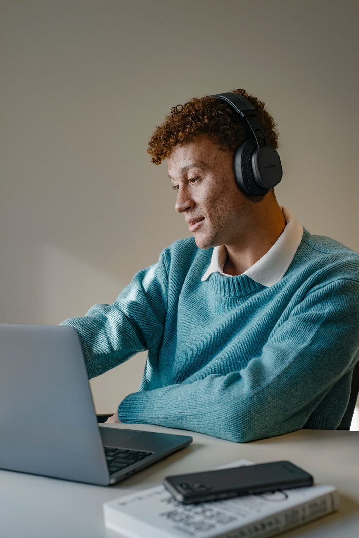 Fairbuds XL Schwarz produkt in gebrauch