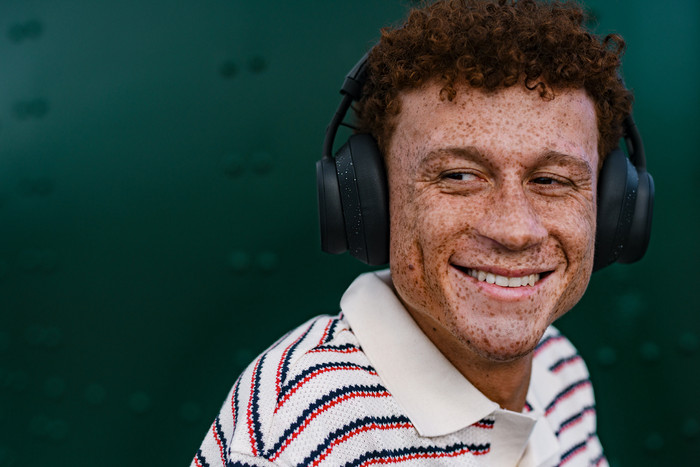 Fairbuds XL Schwarz produkt in gebrauch