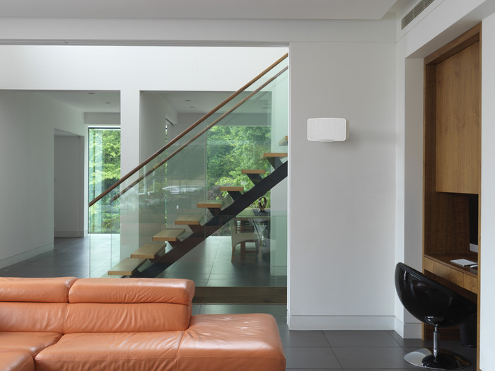 Flexson Wall Mount Sonos Five White product in use