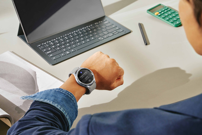 Samsung Galaxy Watch 6 Classic Silver 43mm product in use