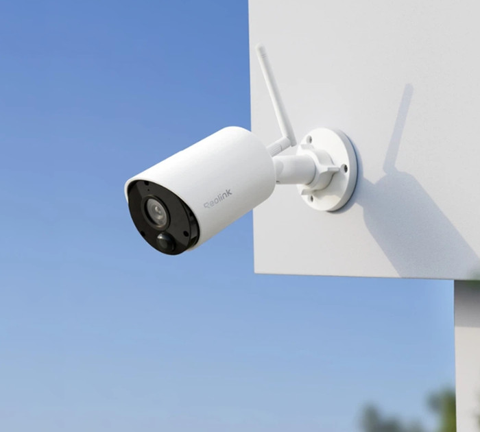 Reolink Argus Series B320 with Solar Panel product in use