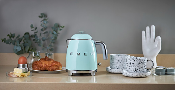 SMEG KLF05PGEU Pastel Green product in use