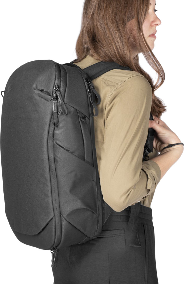 Peak Design Travel Backpack 30L v2 Black produkt in gebrauch