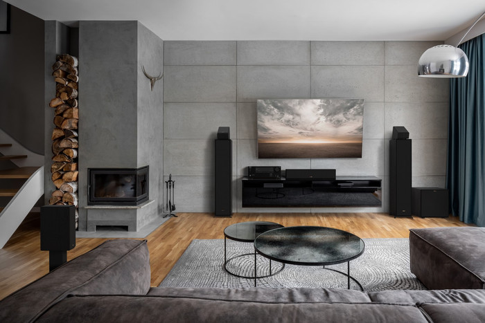 Klipsch R-600F product in use