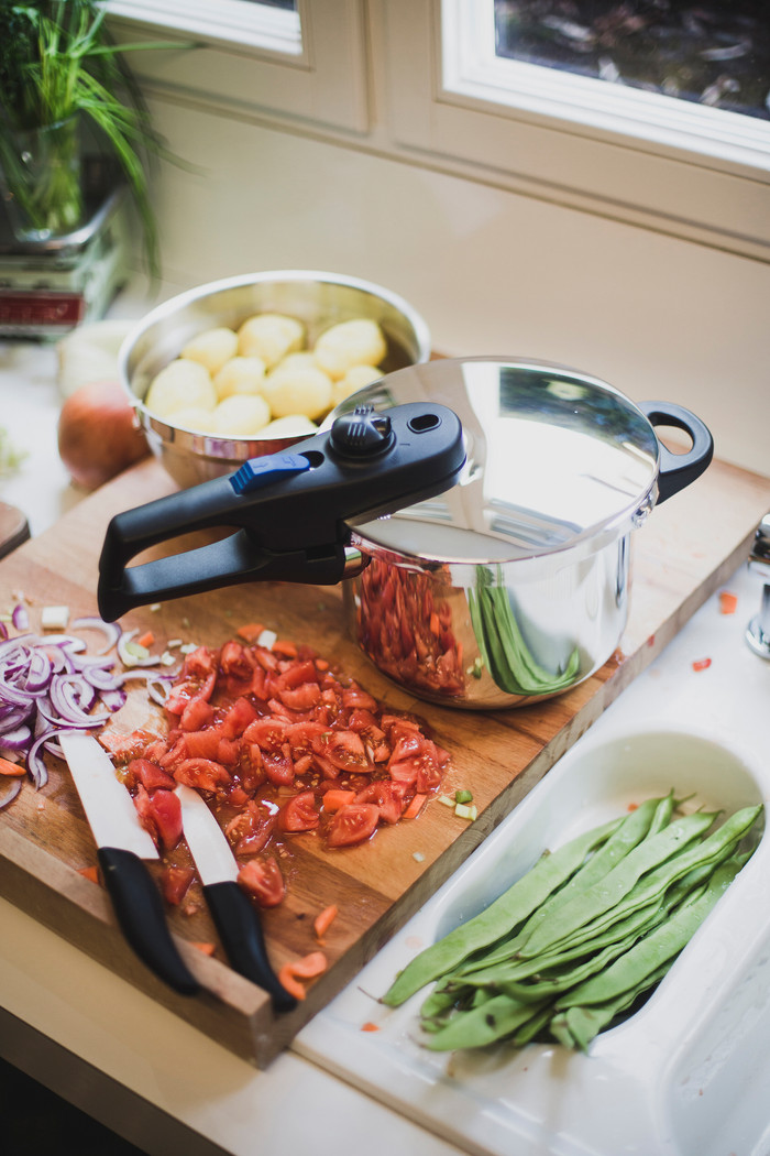 ELO Pressure Cooker Praktika XS 2.7L product in use
