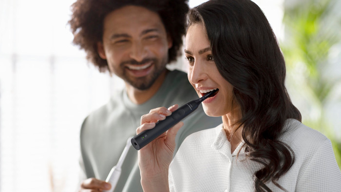 Philips Sonicare 4100 HX3681/54 Black product in use