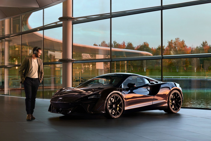 Bowers & Wilkins Px8 McLaren product in use