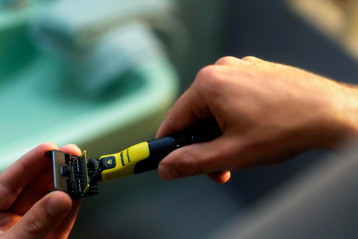 Philips OneBlade 360 Connected QP4631/65 product in use