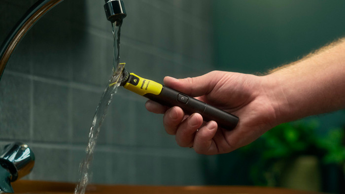 Philips OneBlade 360 Connected QP4631/65 product in use