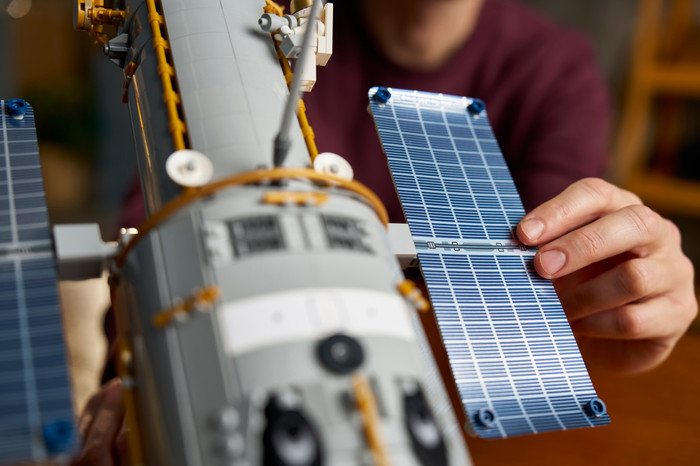 LEGO Icons Hubble-Weltraumteleskop 11382 detail