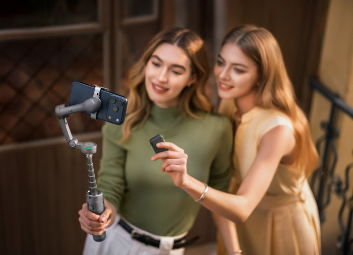 DJI Osmo Mobile 8 Pro Standard Combo produkt in gebrauch