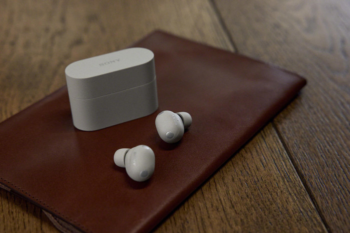 Sony WF1000XM6S Silber produkt in gebrauch