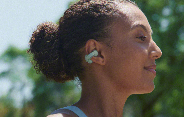 Sony Linkbuds Clip Grün produkt in gebrauch