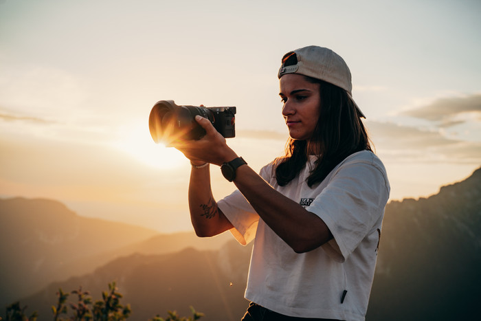 Sony A7C II Silber + 28-60mm f/4-5.6 produkt in gebrauch