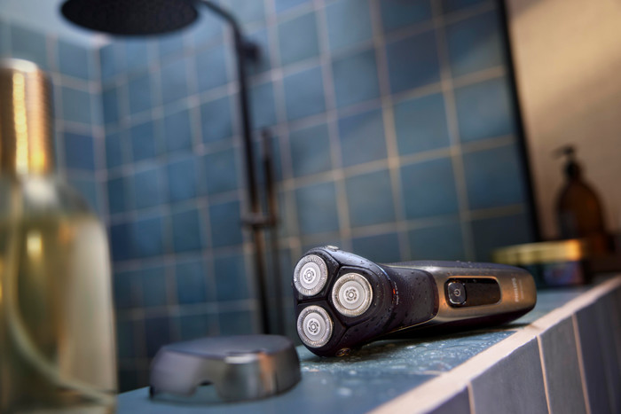 Philips Shaver Series 3000 S3242/12 product in use