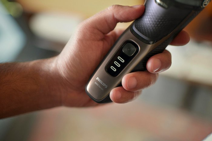Philips Shaver Series 3000 S3242/12 product in use