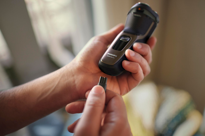 Philips Shaver Series 3000 S3242/12 product in use