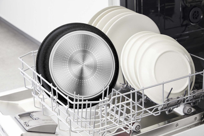 Tefal Ingenio Emotion On Cookware Set 13-piece product in use