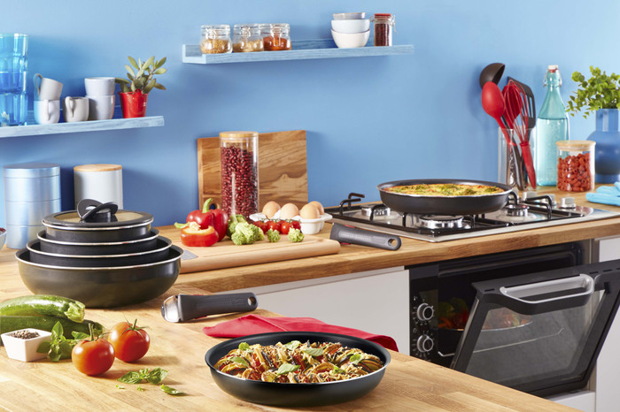 Tefal Ingenio Emotion On Cookware Set 13-piece product in use