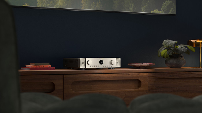 Marantz CINEMA 70s SERIES 2 Silver product in use