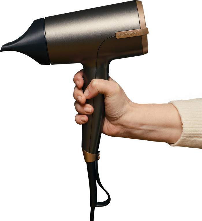 Remington ONE Dry & Style D6077 produkt in gebrauch