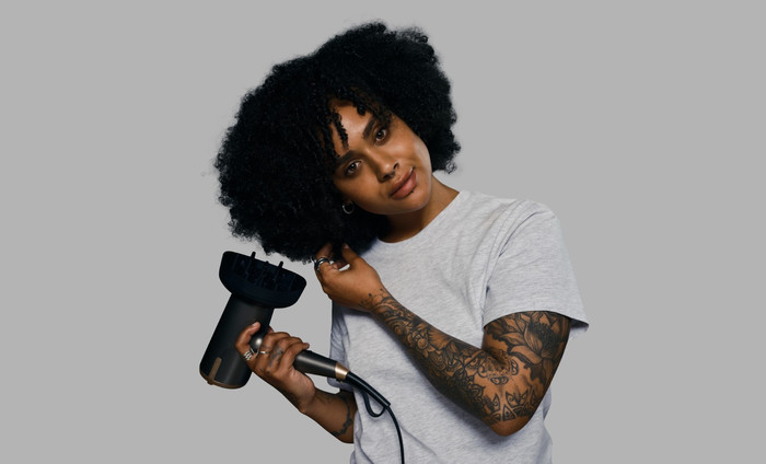 Remington ONE Dry & Style D6077 produkt in gebrauch