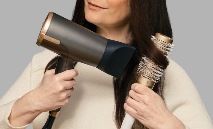 Remington ONE Dry & Style D6077 produkt in gebrauch