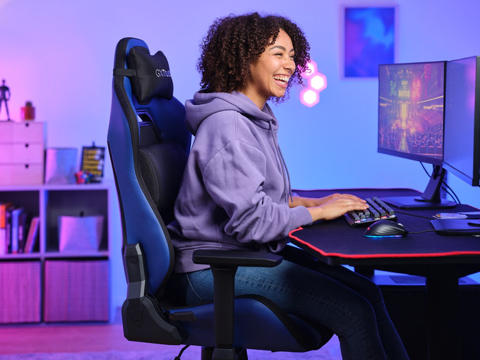 Trust GXT 714 Ruya Gaming-Stuhl Blau produkt in gebrauch