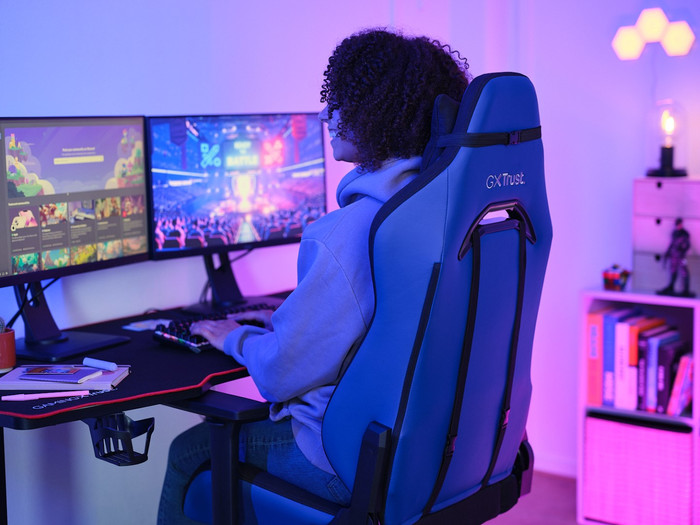 Trust GXT 714 Ruya Gaming-Stuhl Blau produkt in gebrauch