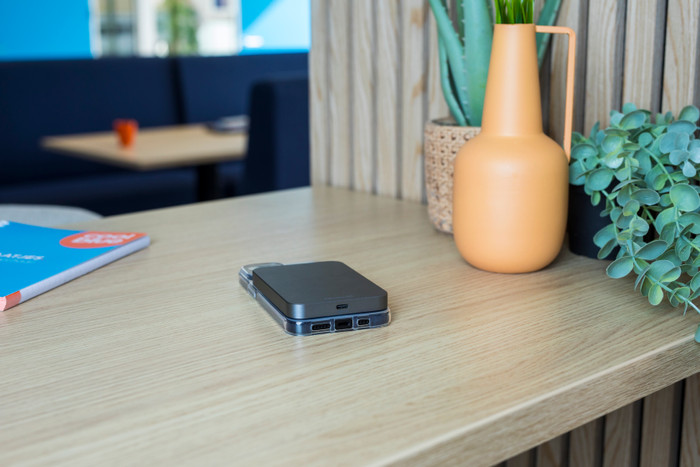 BlueBuilt Wireless Power Bank with MagSafe Magnet 5000mAh product in use