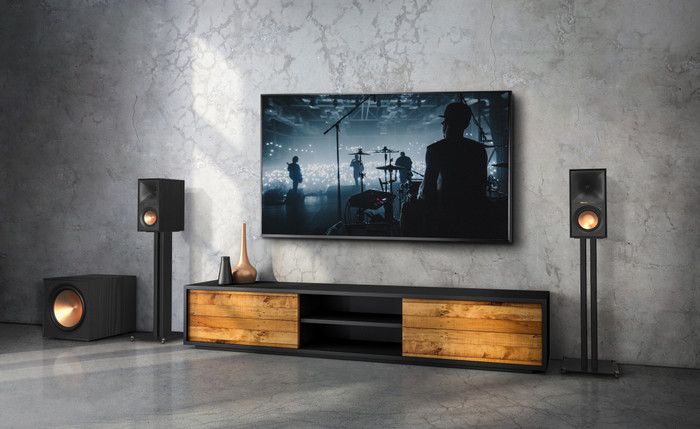Klipsch R-50PM (per pair) product in use