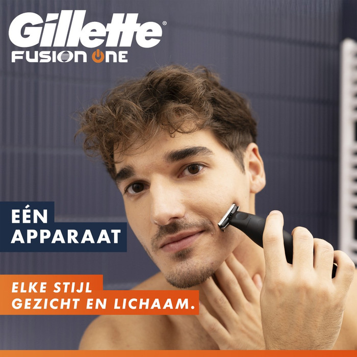 Gillette Fusion One Hybrid product in use