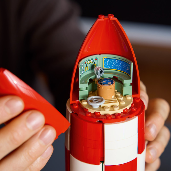LEGO Ideas Die Mondrakete von Tintin 21367 produkt in gebrauch