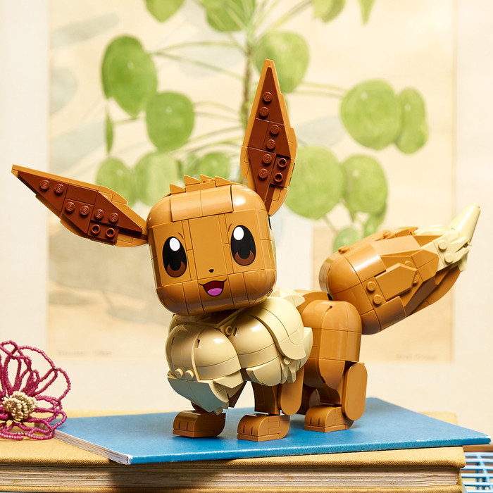 LEGO Pokémon Eevee 72151 product in use