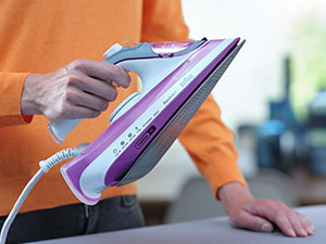 Braun FreeStyle 5 SI 5037 VI product in use