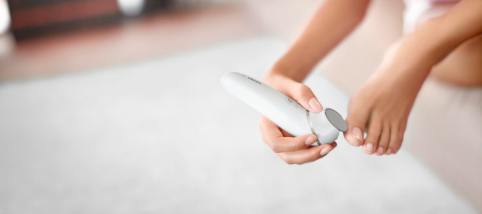 Philips Series 9000 BRE770/92 product in use