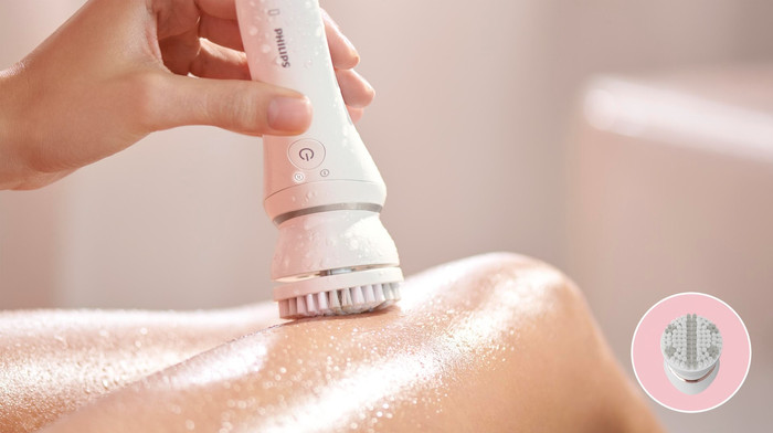 Philips Series 9000 BRE770/92 product in use