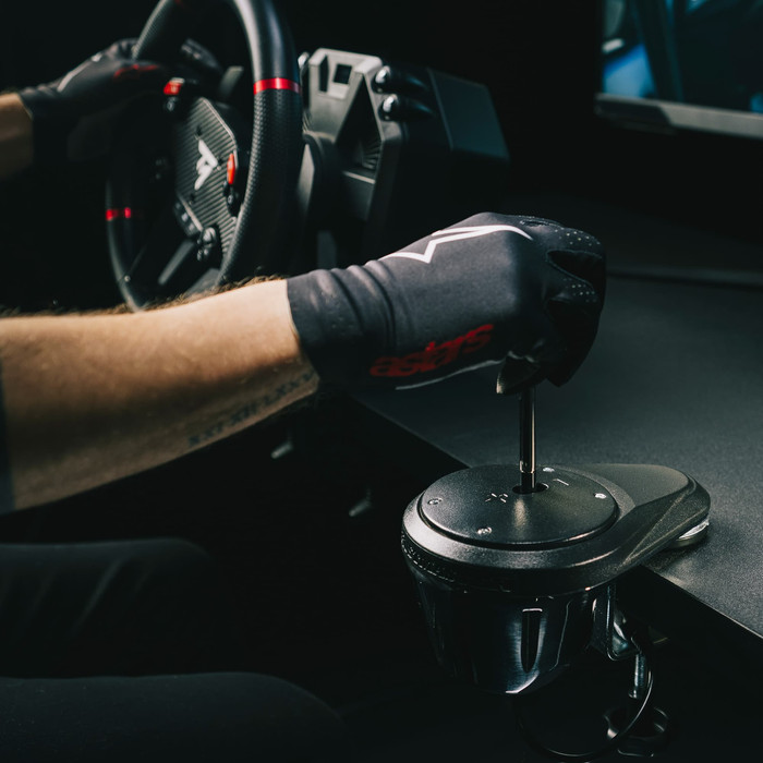 Thrustmaster TH8A Shifter produkt in gebrauch