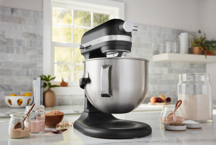 KitchenAid Artisan Bowl-Lift 5KSM70SHXEBM Mattschwarz produkt in gebrauch