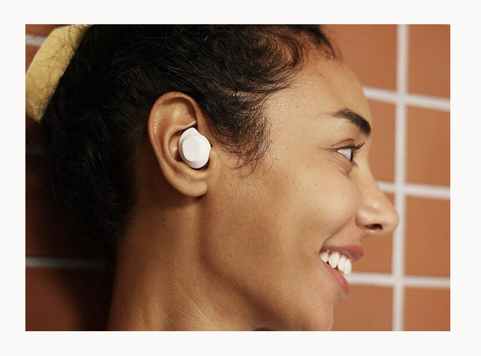 Samsung Buds FE Schwarz produkt in gebrauch