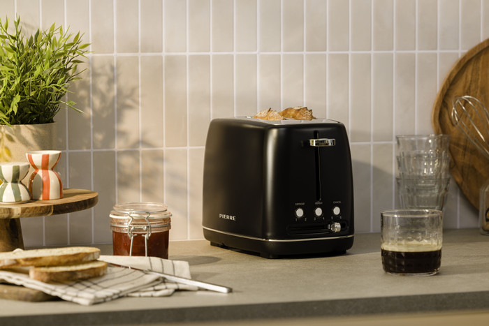 Pierre Toaster PT5100 Mattschwarz produkt in gebrauch