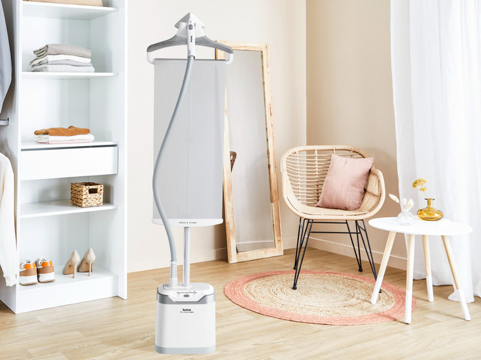 Tefal Pro Style Care IT8470 product in use