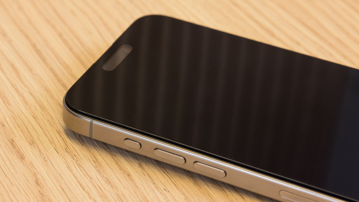 BlueBuilt Apple iPhone 15 Privacy Filter Screen Protector Glass visual Coolblue 3