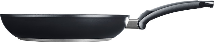 Fissler Ceratal Classic Orbit Schwarz Bratpfanne 28 cm vorne