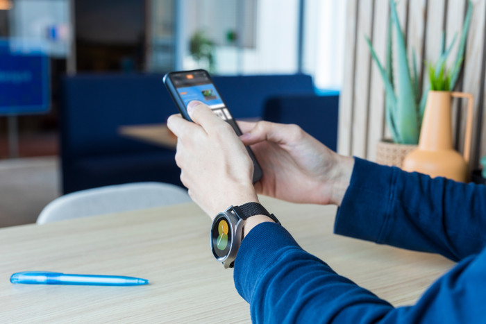 BlueBuilt Milanese Watch Strap Black for Samsung 20mm product in use