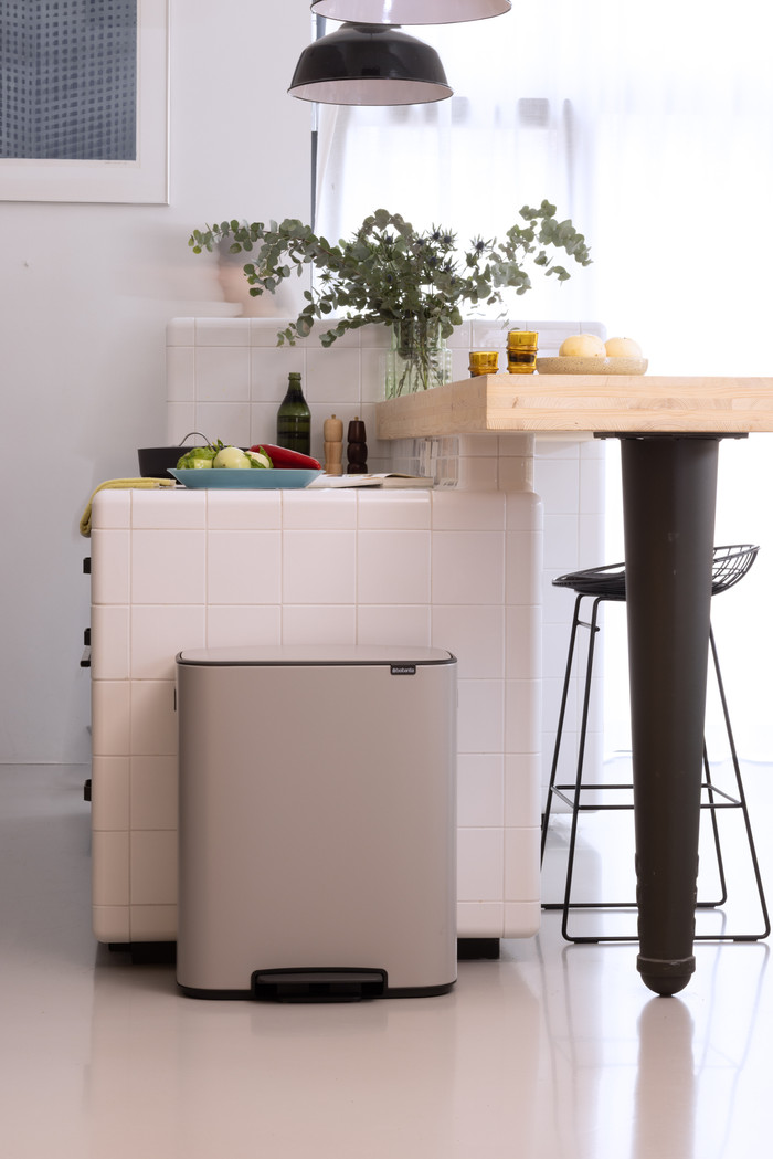 Brabantia Bo Treteimer 2 x 30 Liter Soft Grey produkt in gebrauch