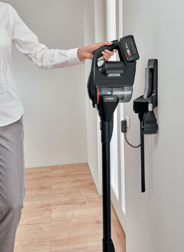 Bosch Unlimited 8 BSS825CARP product in use